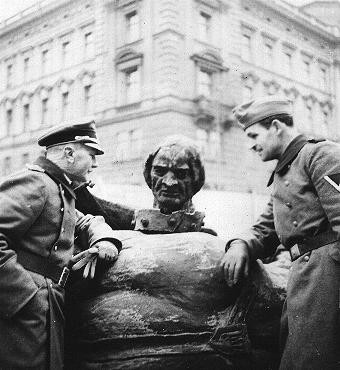 The Germans destroyed symbols of the Polish state.