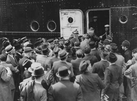 The "St. Louis," carrying German Jewish refugees denied entry into Cuba and the United States, arrives in Antwerp.