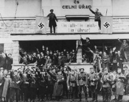 German troops marching into the Sudetenland stop at a former Czech frontier post. [LCID: 74910]